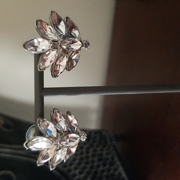 Jeanne Beker Crystal pierced earrings - Picture 10 of 14